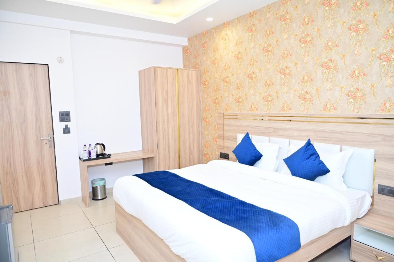 The Dwelling Inn เกรทเตอร์นอยดา ภายนอก รูปภาพ