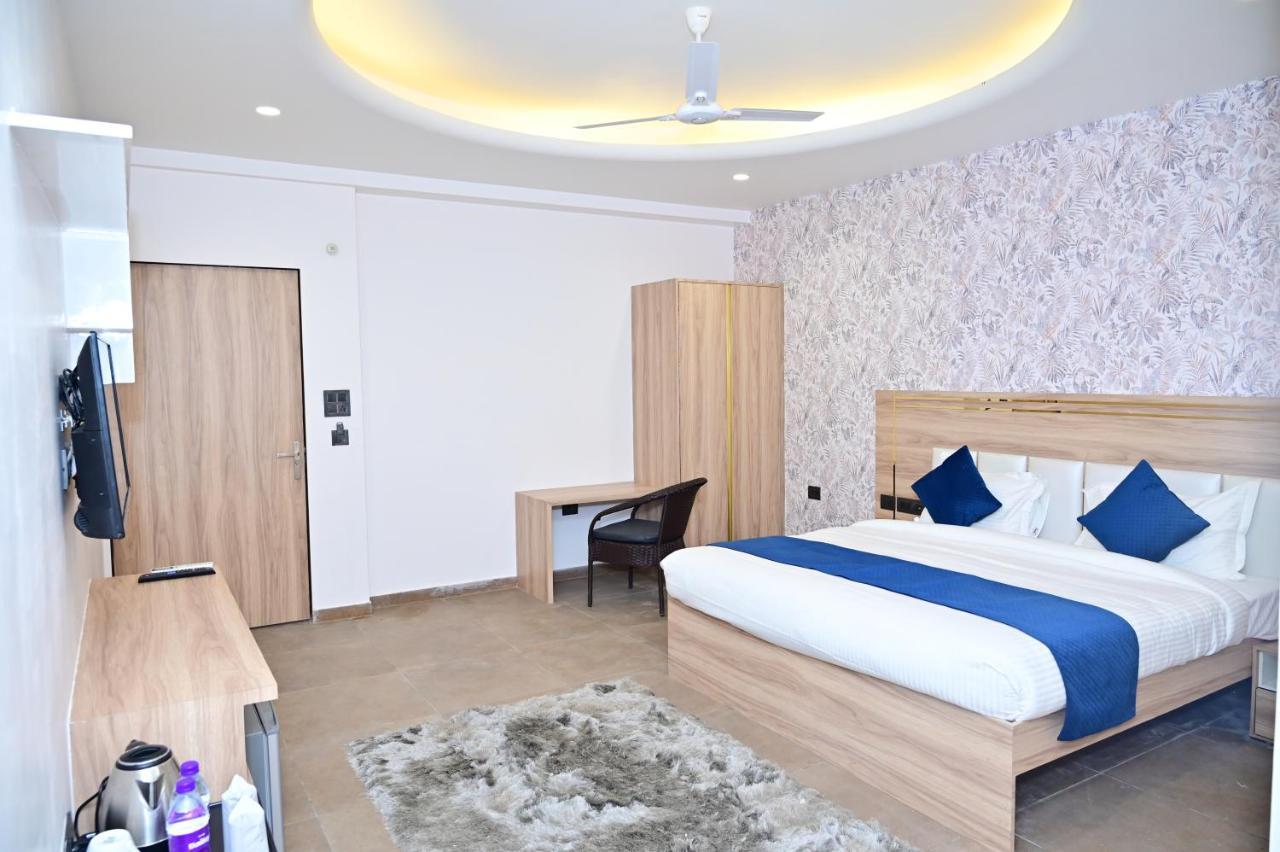The Dwelling Inn เกรทเตอร์นอยดา ภายนอก รูปภาพ