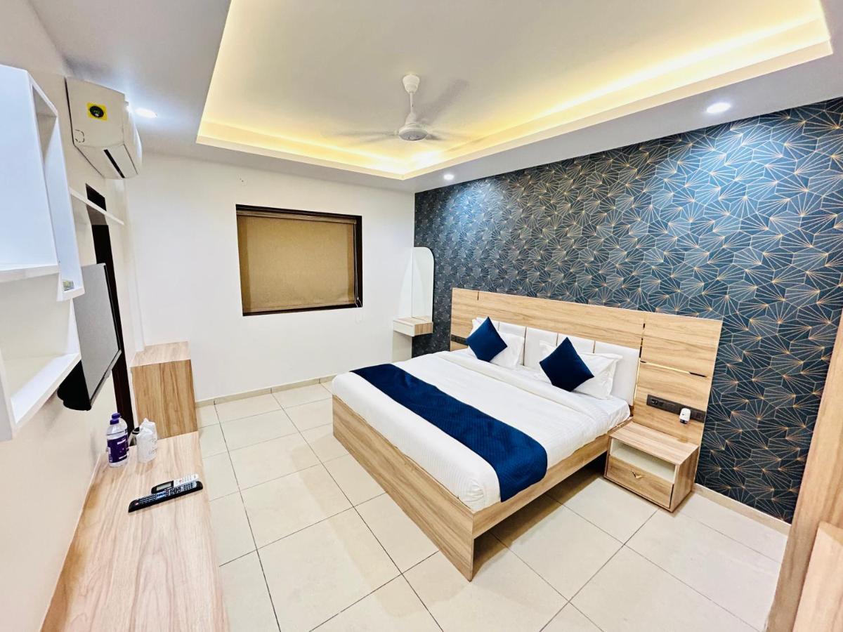 The Dwelling Inn เกรทเตอร์นอยดา ภายนอก รูปภาพ