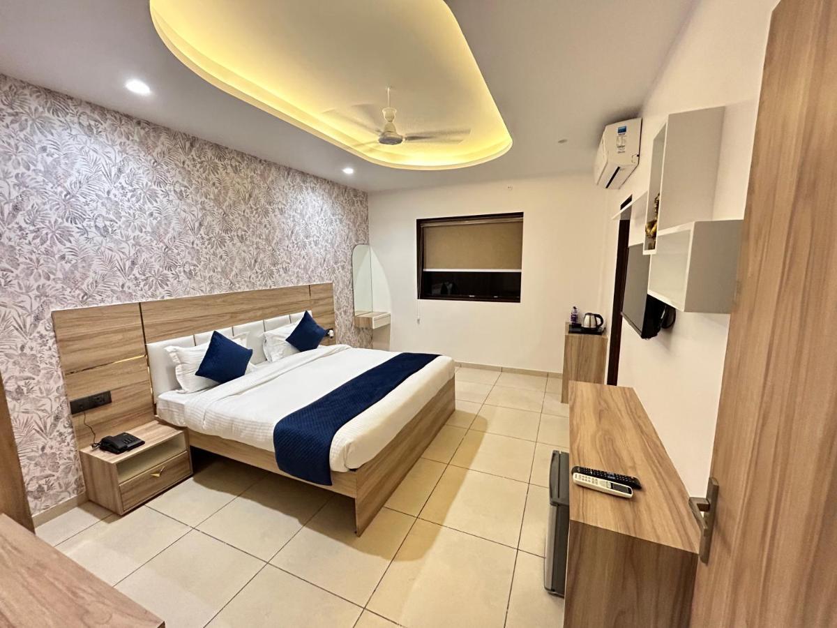 The Dwelling Inn เกรทเตอร์นอยดา ภายนอก รูปภาพ