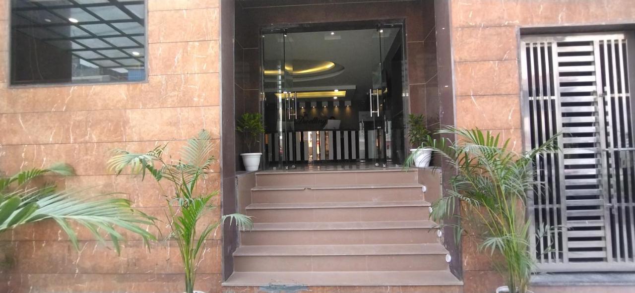 The Dwelling Inn เกรทเตอร์นอยดา ภายนอก รูปภาพ