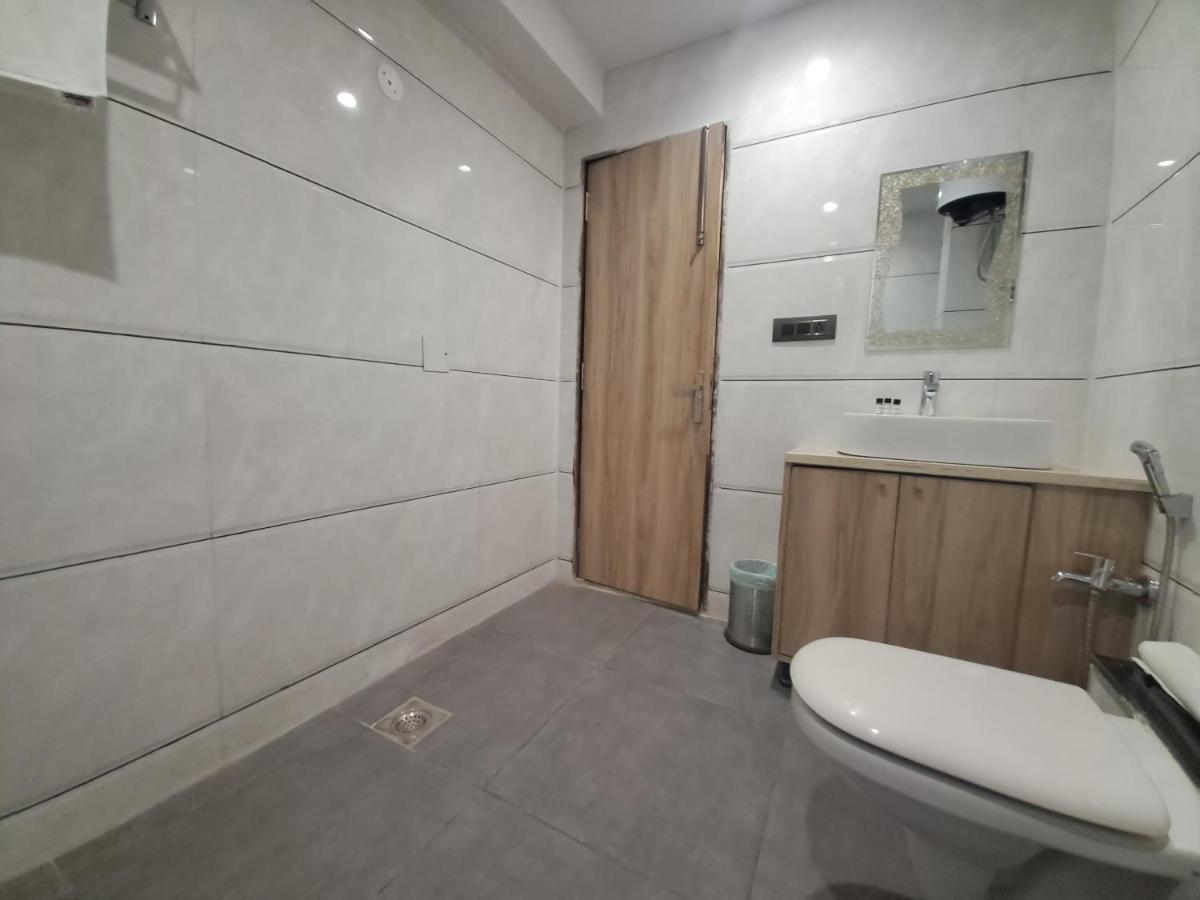 The Dwelling Inn เกรทเตอร์นอยดา ภายนอก รูปภาพ